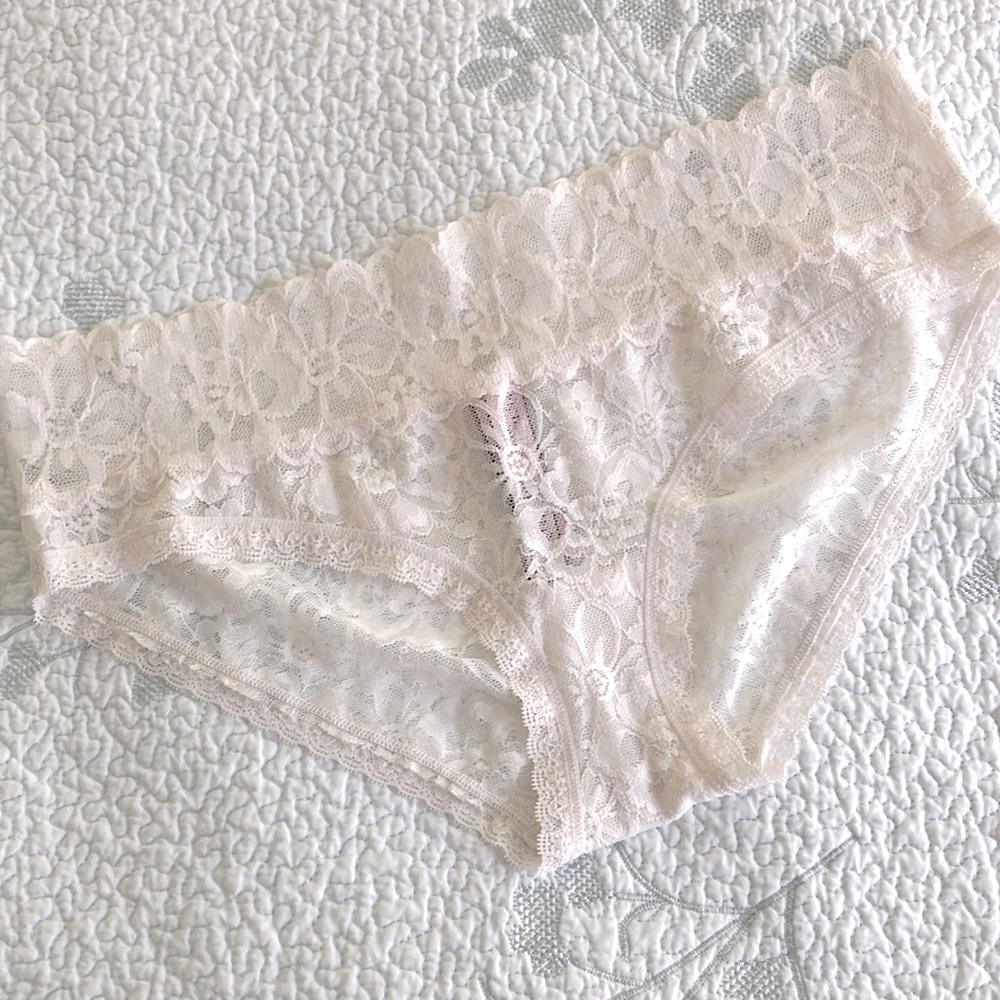 🩷NWT Victoria’s Secret Lace Hiphugger Hipster Panty - DISCONTINUED